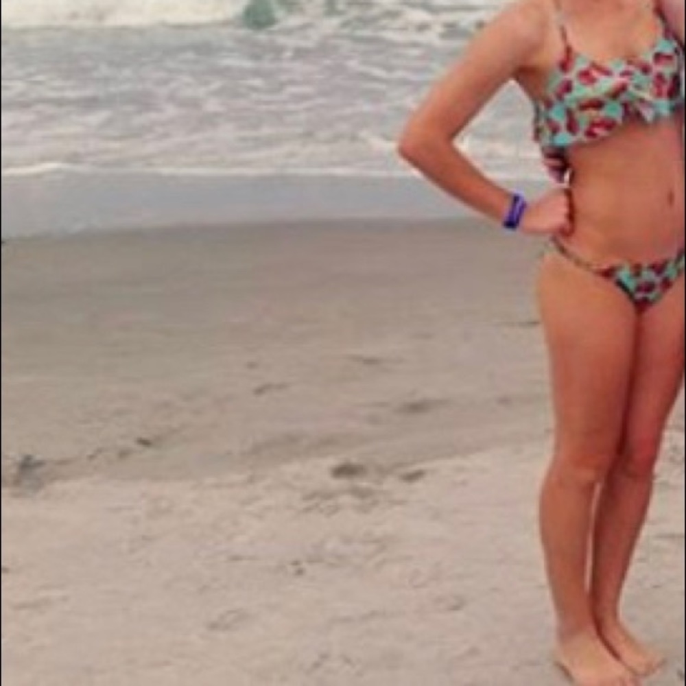 Set-Slightly cheeky bottom; padding (light) in top